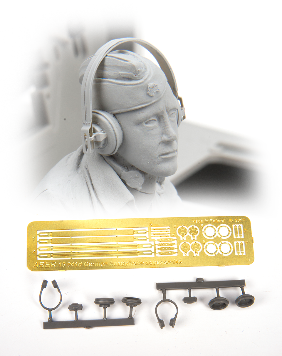 1:16 GERMAN WW2 HEADPHONES AND THROAT 